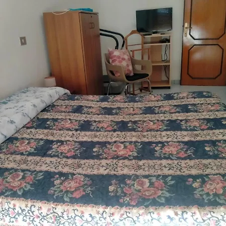 Appartamento Santa Giusta شقة *