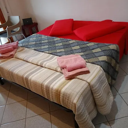 Appartamento Santa Giusta شقة *