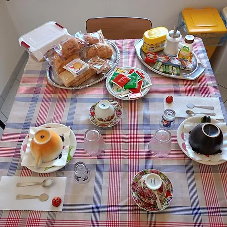 Appartamento Santa Giusta شقة *