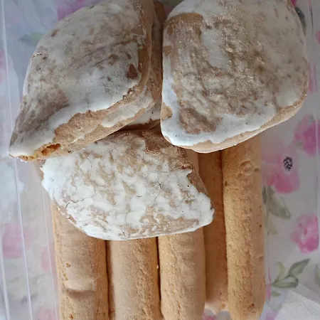 Appartamento Santa Giusta شقة