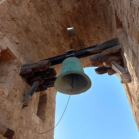 Appartamento Santa Giusta شقة *