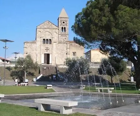 Appartamento Santa Giusta شقة *