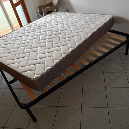 Appartamento Santa Giusta דירה