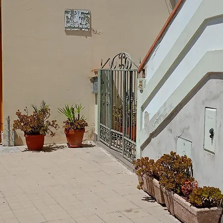 Appartamento Santa Giusta * סנטה ג'וסטה